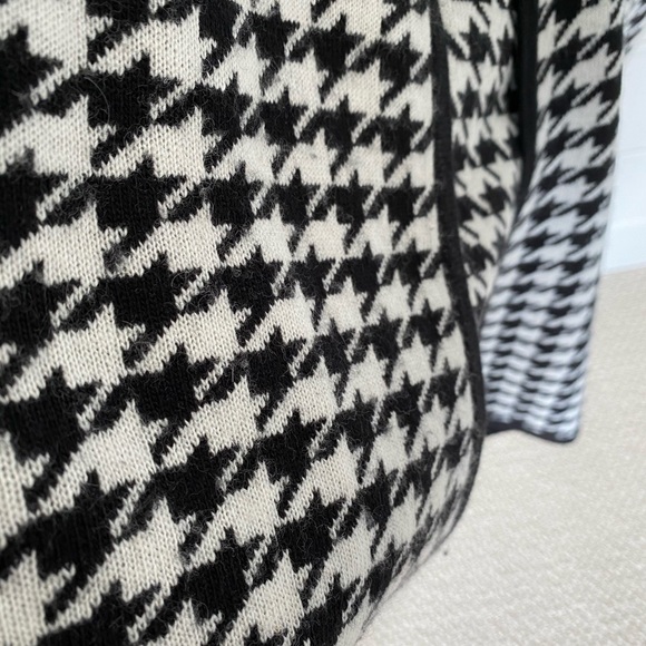 Houndstooth coverup sweater - Picture 7 of 8